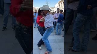 César y Julia conquistan las pista de baile!🤩 #laliber #chihuahua #viral @musicalmilagroofficial