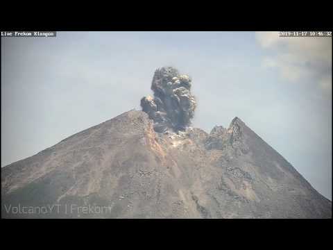 Eruption Volcano Merapi at 10:46 WIB 17/11/2019 (Fullscreen)