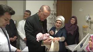 ISTANBUL - Cumhurbaşkanı Erdoğan, hastanedeki depremzedeleri ziyaret etti