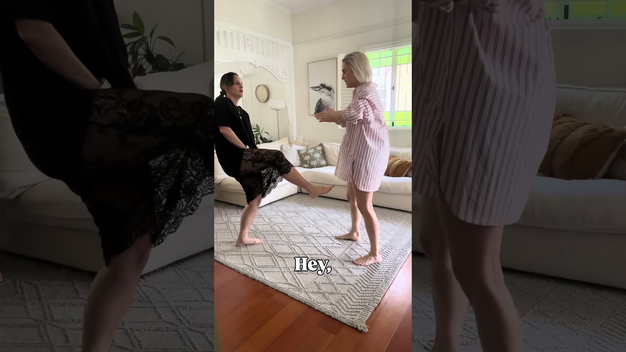 What a sh*t show 🫣😆“Just walk, WALK”🙃🙃#flexibility #besties #challenge #shitshow #fail