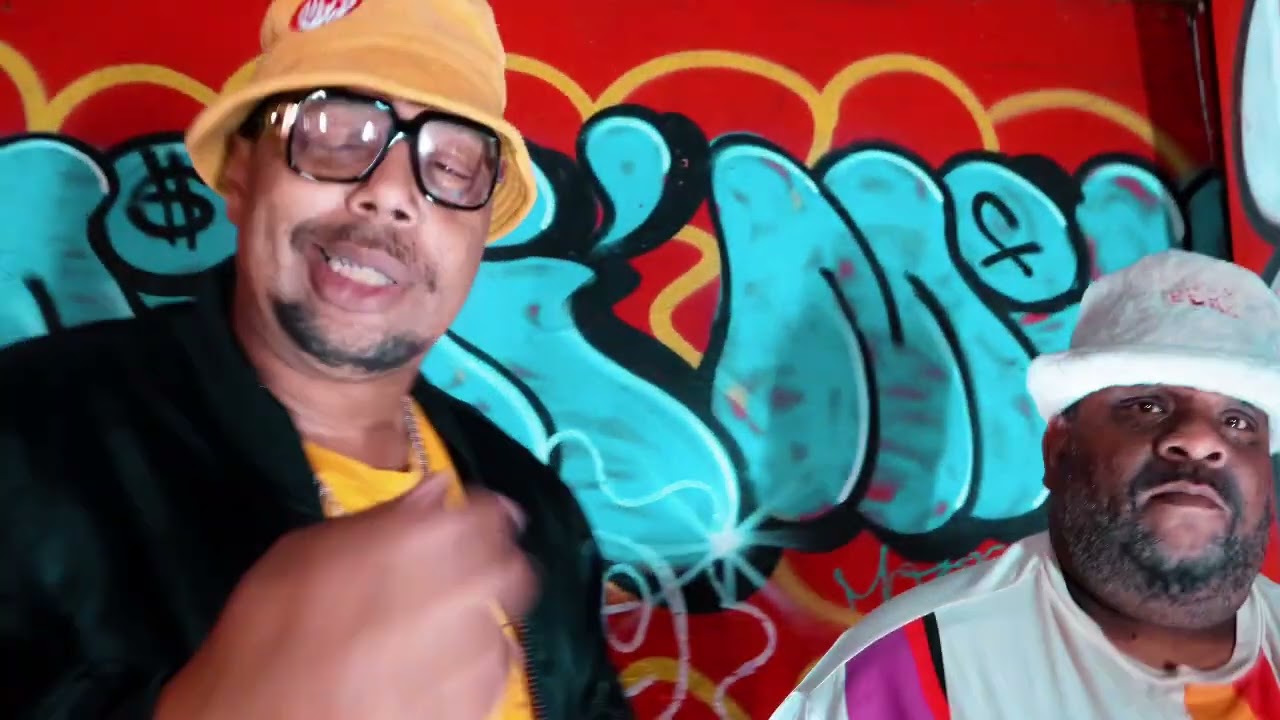 QR Code Mega Mix - MC Random featuring John Que, Chop Lui, DJ Brodzilla auf YouTube ansehen QR Code Mega Mix - MC Random featuring John Que, Chop Lui, DJ Brodzilla auf YouTube ansehen