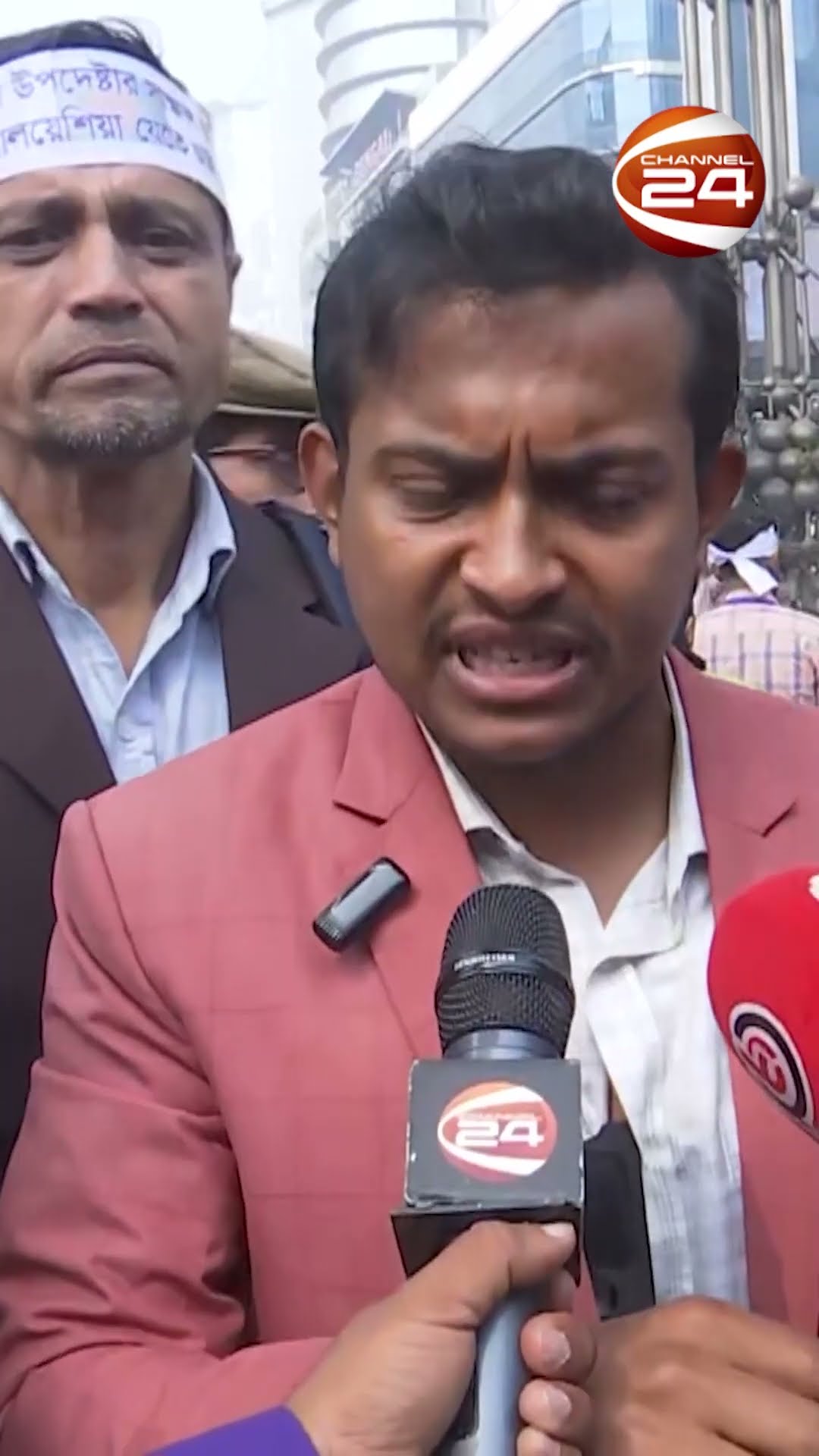'দাবি পূরণ না হওয়া পর্যন্ত রাস্তা ছাড়বো না' #ProtestNews #Malaysia #Channel24