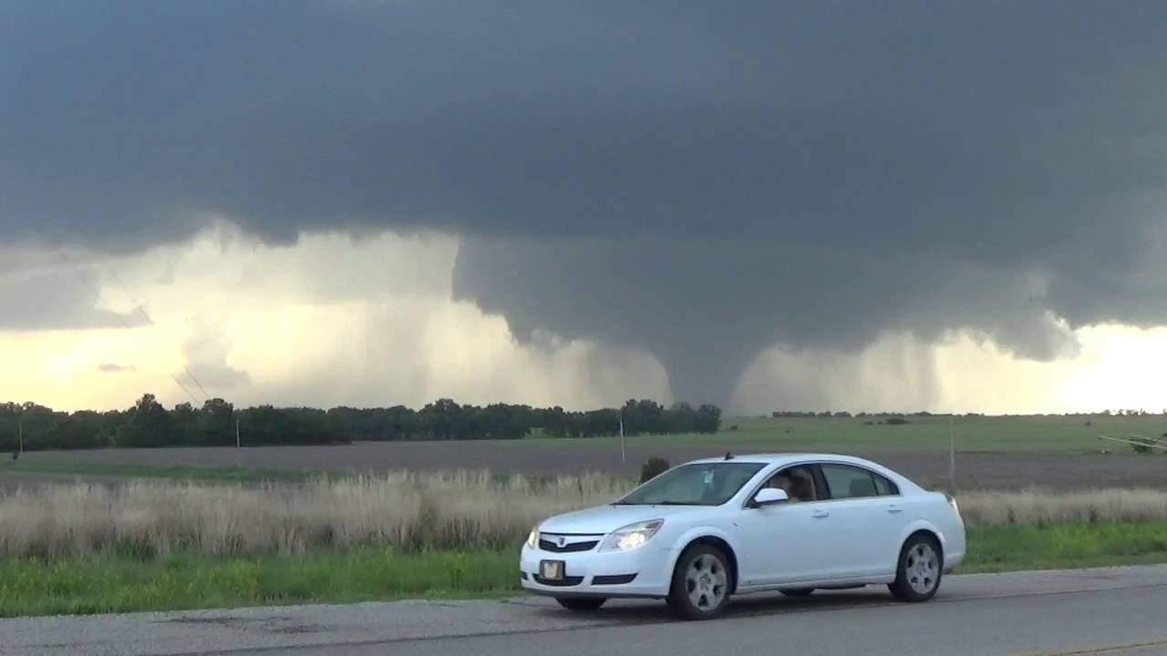 MONSTER EF4 tornado forming North of Solomon, KS, 5/25/2016 YouTube
