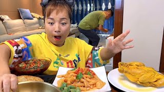 让你吃独食，今天给你好看#eating show#eating challenge#husband and wife eating food#eating#mukbang #asmr eating