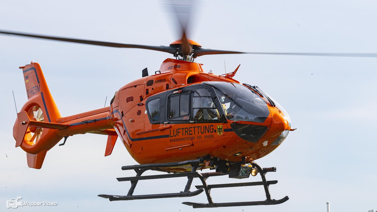 Rettungshubschrauber Christoph 3 startet in Köln-Urbach