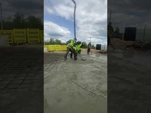 Строим первый дом в новом коттеджном поселке. Заливка фундамента #загородныйдом #стройка