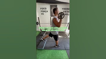Afundo com barra sobre os ombros com pé de trás sobre o step - prof. Matheus Gomes