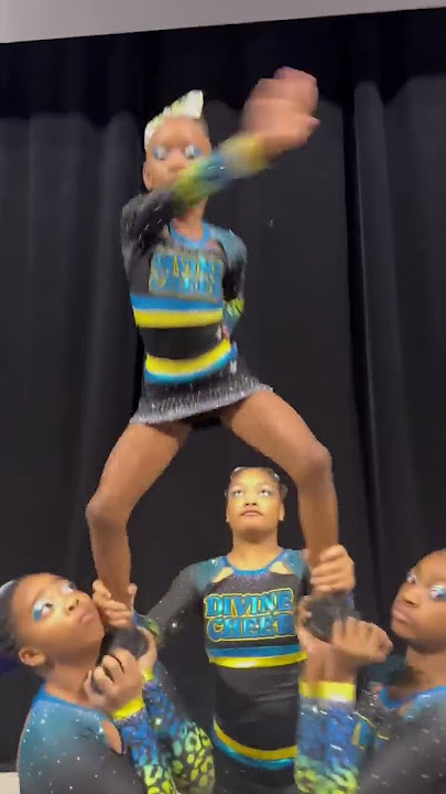 SHE IS SERVING!!😍 #cheer #stunt