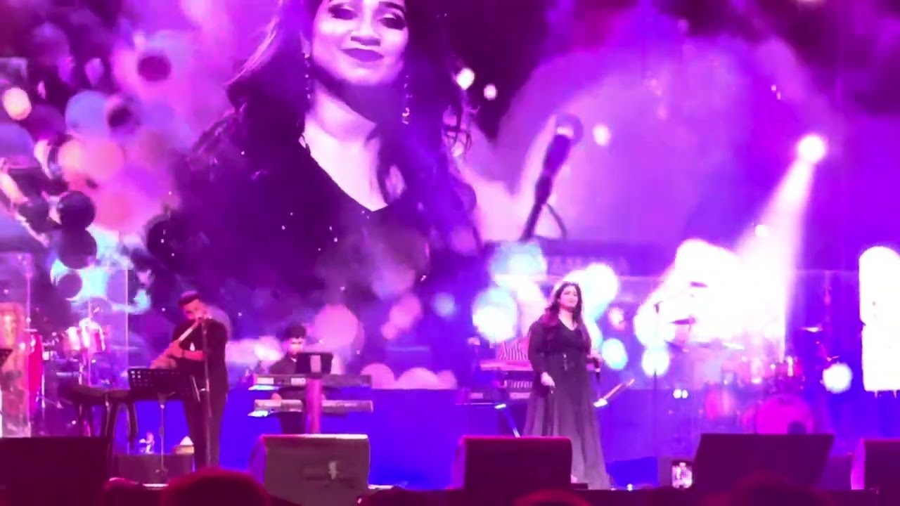 Mon Re Krishi Kaj | Shreya Ghoshal Live in Kolkata