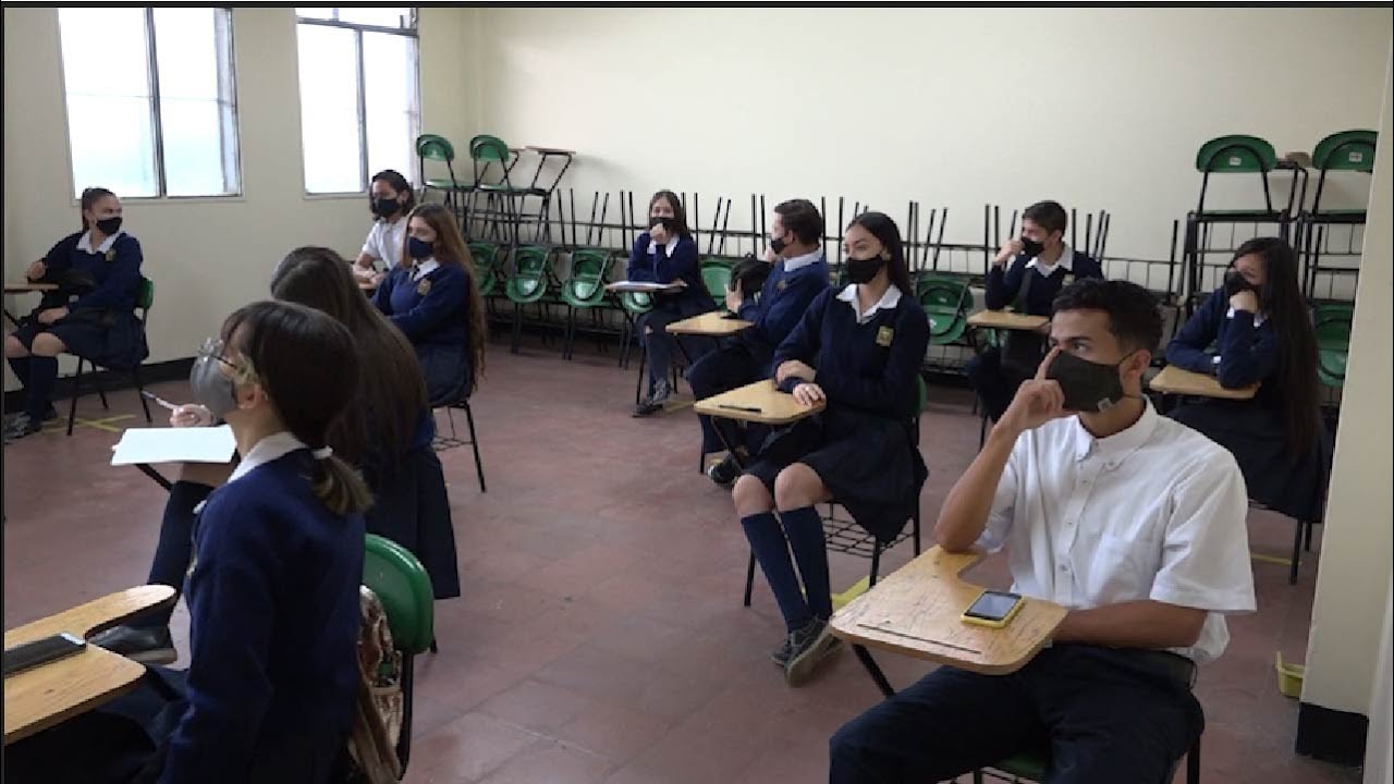 Estudiantes regresan a clases el 17 de enero - YouTube