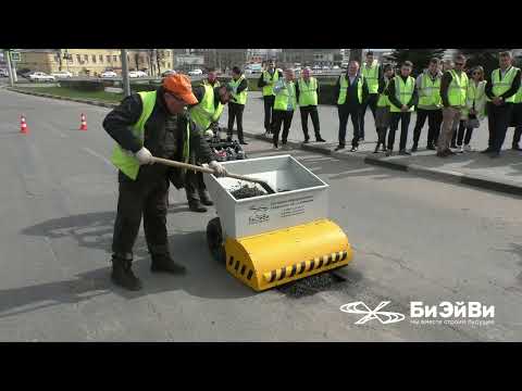 Видео: Демонстрация дорожных работ с применением технологий и оборудования для ямочного ремонта