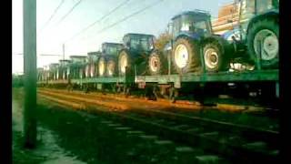 Treno merci misto trasporto trattori fast