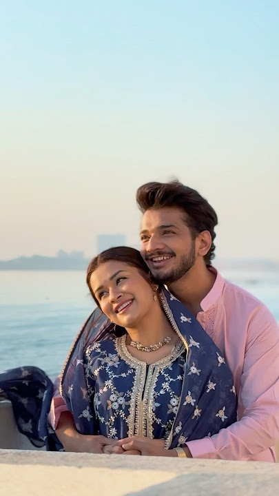 #halkihalkisi #munawarfaruqui #hinakhan #avneetkaur #muhina