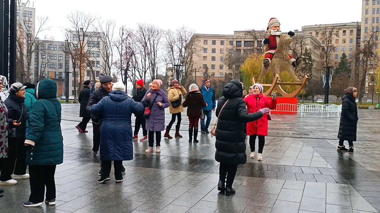Танцы в Харькове. 6.12.2025. Волшебство танца, снежинки, харьковчане и Санта.