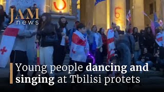 Georgian youth against foreign agents law: music and dance at Tbilisi protests by JAMnews in English 28 views 2 weeks ago 1 minute, 51 seconds