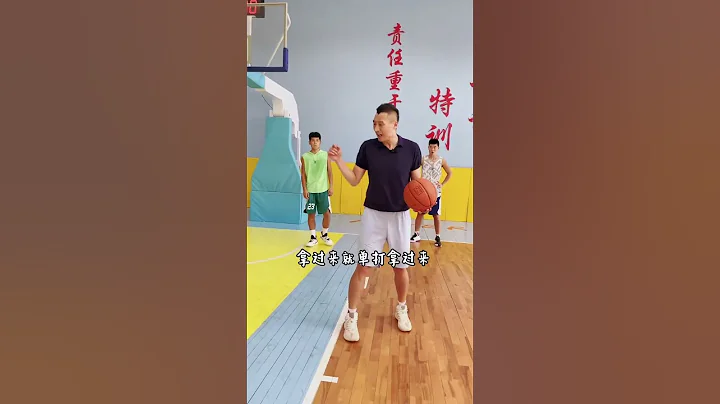 大中鋒 玩「小球」，「小球」就是技術，是「手活」細膩技術，靈活頭腦，想到誰？ #籃球 #3x3 #策應#nba - 天天要聞