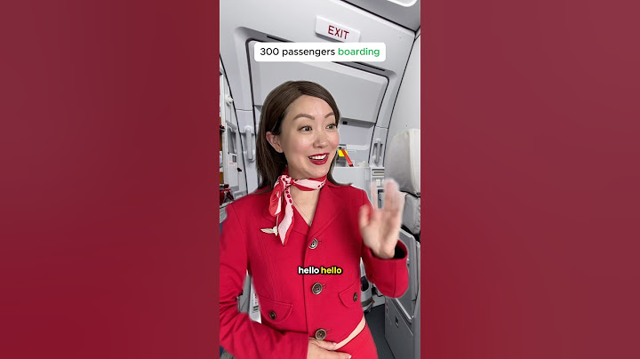 Flight attendant’s face gets frozen from smiling too much 😭