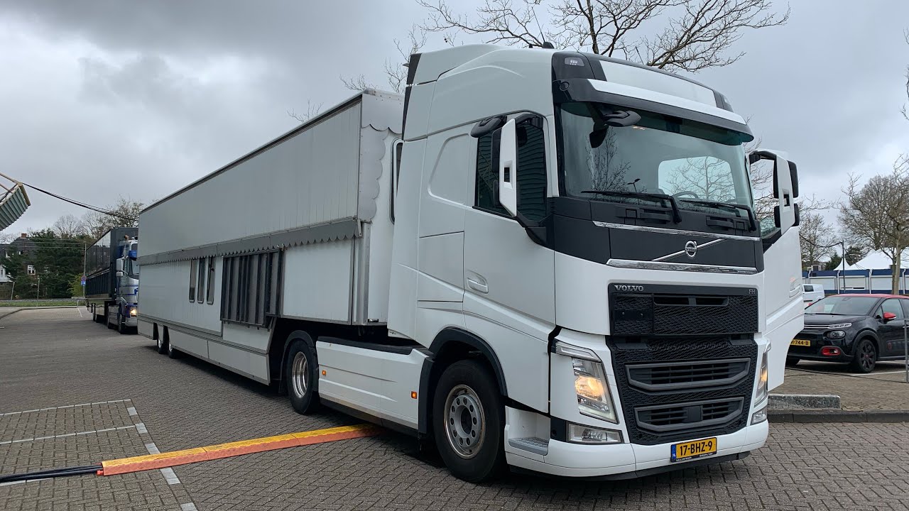 Kermis Haarlem 2023 Transport woonwagens Grote Markt