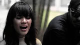 SAAT HUJAN Accoustic Version with Audrey Tapiheru