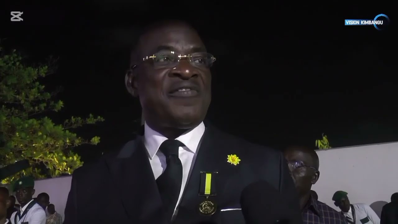 DÉFILÉ DE L'INDÉPENDANCE D'ANGOLA AVEC PAPA PAUL KISOLOKELE  ROLANDA