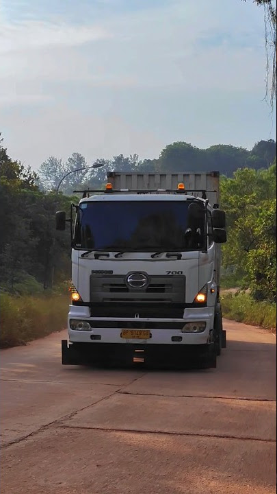 Hino 700 Profia SH1E, E13C Euro IV #Batam #Hino #hino700 #profia #truckingbatam #batamtruckspotters