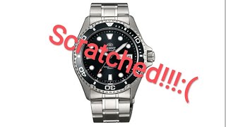 Я поцарапал новые часы/I scratched my brand new wristwatch.