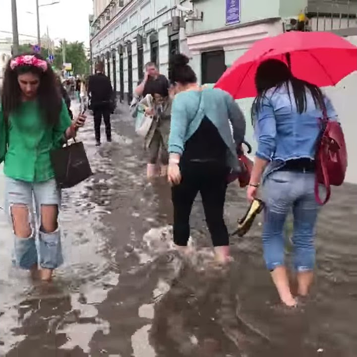 Мокренькая Москва - YouTube