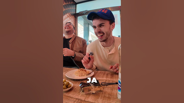 un francés probando comida española #frances#comida#española#españa