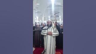 #Cat climbs Sheikh during #Ramadan prayer