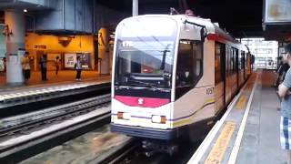 輕鐵751綫1057-1028@176駛入屯門站2號月台
