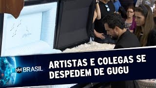 Artistas e colegas de profissão se emocionam durante o adeus a Gugu Liberato | SBT Brasil (28/11/19)