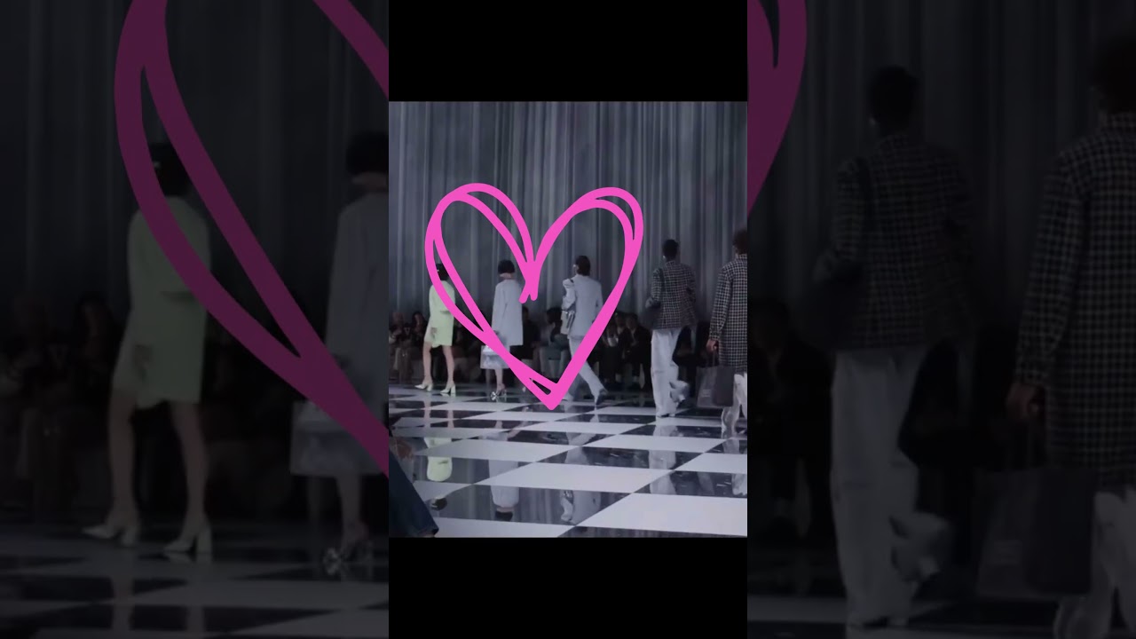 Assista a Zhao Lusi X Versace Weibo Update 22.09.23 | Lusi spotted #milanfashionweek in #VersaceSS24 no YouTube Assista a Zhao Lusi X Versace Weibo Update 22.09.23 | Lusi spotted #milanfashionweek in #VersaceSS24 no YouTube