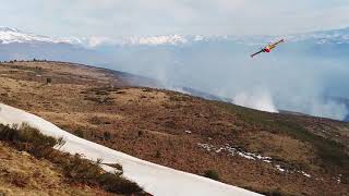 Canadairs En Opération Sur Un Feu Au Prat Dalbis En Ariège.