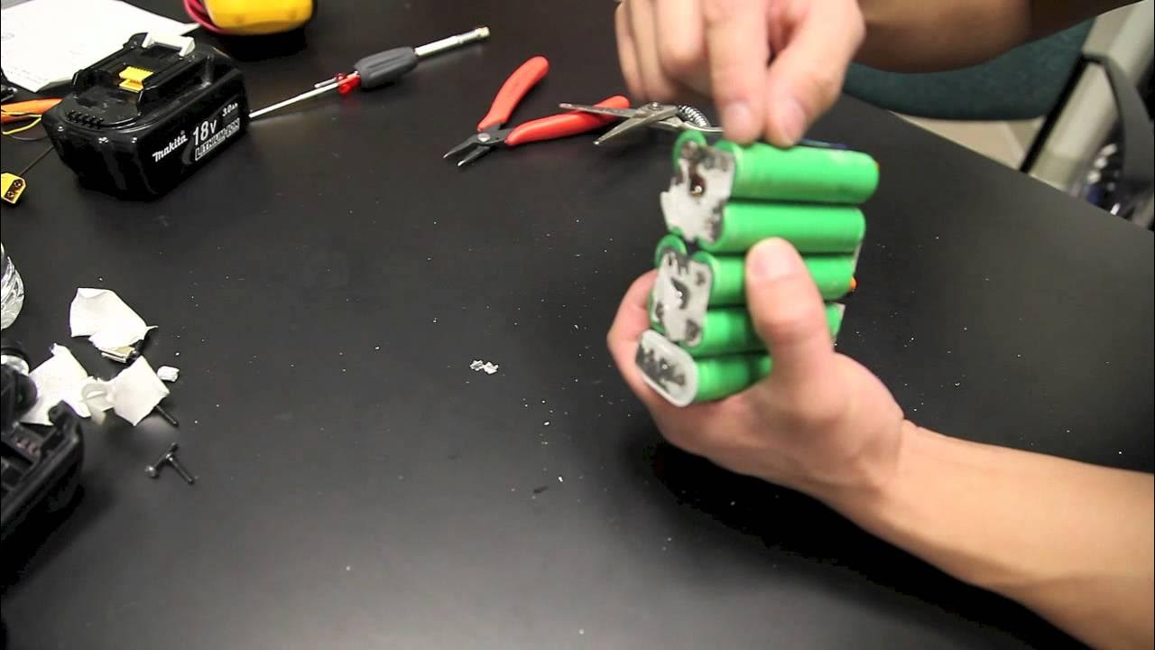 Вскрыть необслуживаемый аккумулятор delkor. Разбираем акб ноутбука. Батарейка для шуруповерта интерскол. Починить аккумулятор автомобиля. Перебрать аккумулятор.