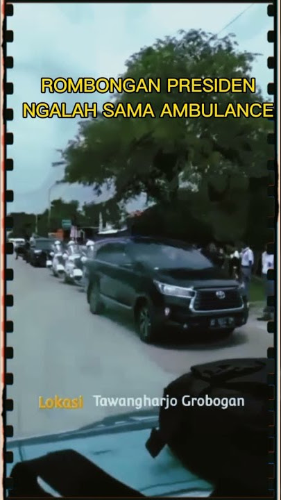 Rombongan Jokowi Menepi saat Ambulance Lewat
