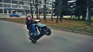 Как научиться ездить на заднем колесе на скутере (normal edition) Как научиться ездить на заднем колесе на скутере (normal edition)