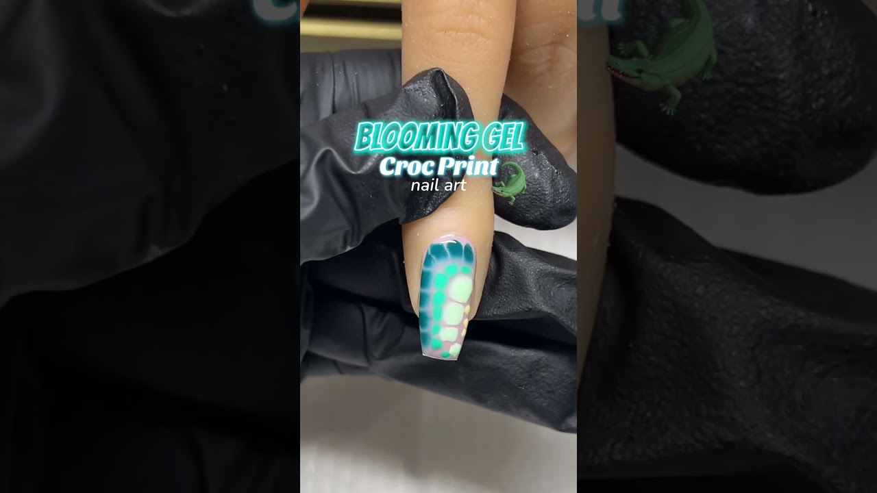 Croc print blooming gel nails🐊