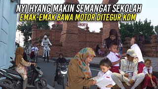 Download Lagu NYI HYANG MAKIN SEMANGAT SEKOLAH | EMAK-EMAK BAWA MOTOR KE HALAMAN SEKOLAH DITEGUR KDM MP3 Download Lagu NYI HYANG MAKIN SEMANGAT SEKOLAH | EMAK-EMAK BAWA MOTOR KE HALAMAN SEKOLAH DITEGUR KDM MP3
