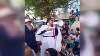デモの象徴、民主化要求 「女性尊重の新しい国に」