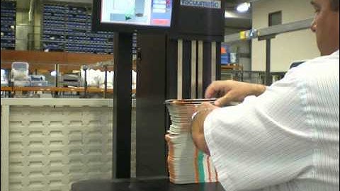 Optical counter - Vacuumatic Count-S - Demonstrating counting of glued packaging sample