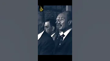 شاهد رد فعل السادات عندما استمع لتلاوة الشيخ مصطفى اسماعيل 