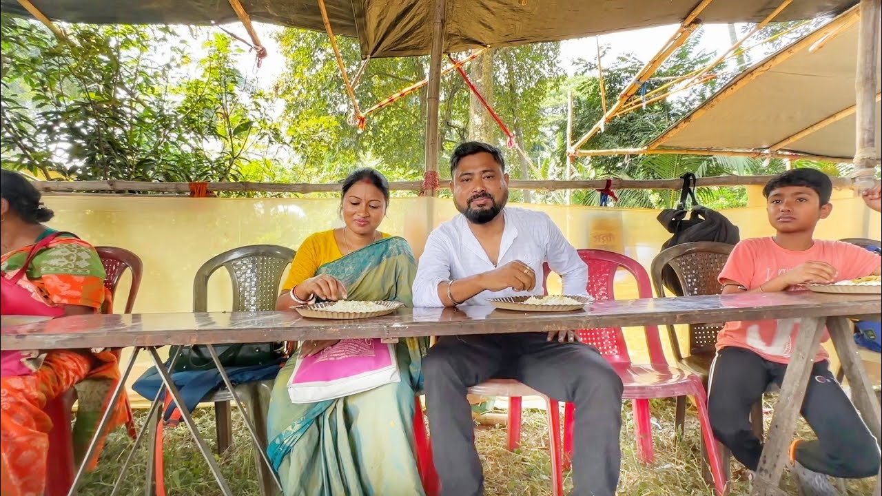 আজ দারুন একটা জায়গায় দুপুরে লাঞ্চ করলাম, ভাত,ডাল,আলুপটল,বাঁধাকপি,মাছ,চাটনি