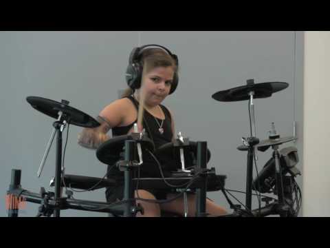YouTubeでGabby Gold - Pharrell Williams "Happy" Drum Cover - LIVE @ WIMA CSLを視聴