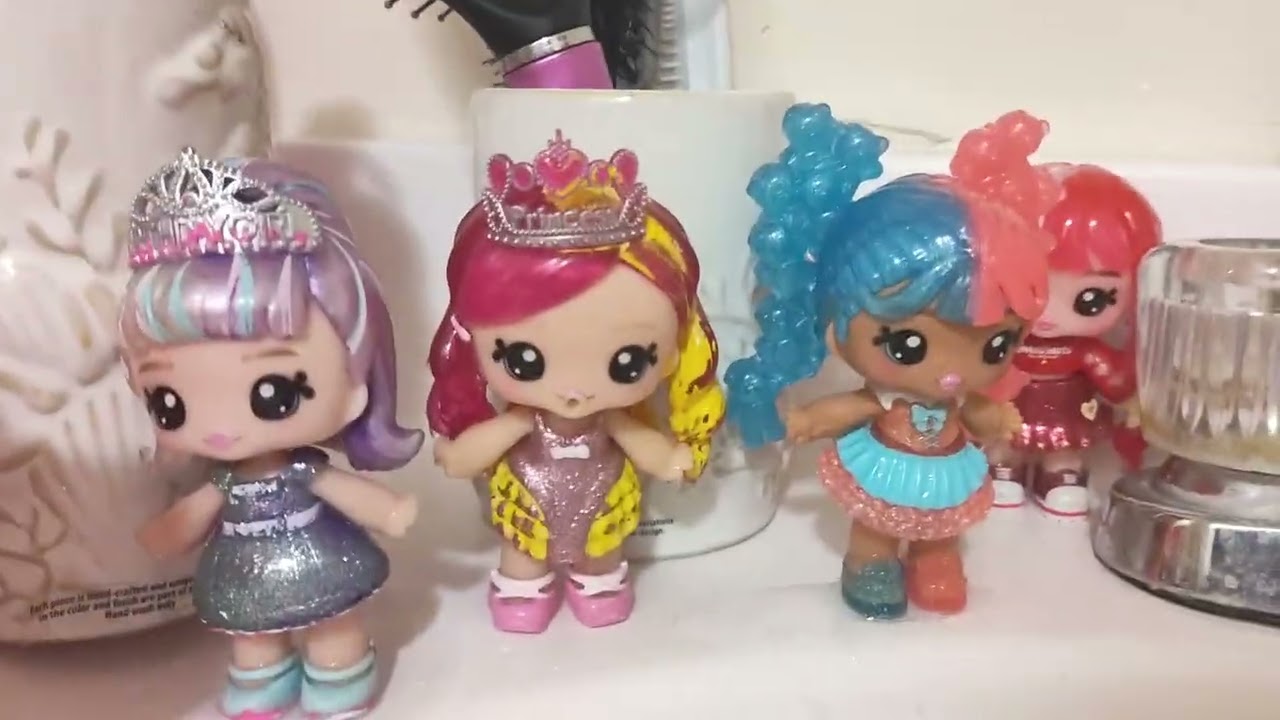 Yummiland collectors | All having fun in the pool swimming and there is a shark | episode 10 | fun!!