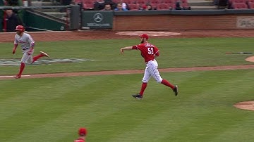 PHI@CIN: Cingrani fields sharp grounder back to mound