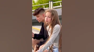 Главное что бы она улыбалась 