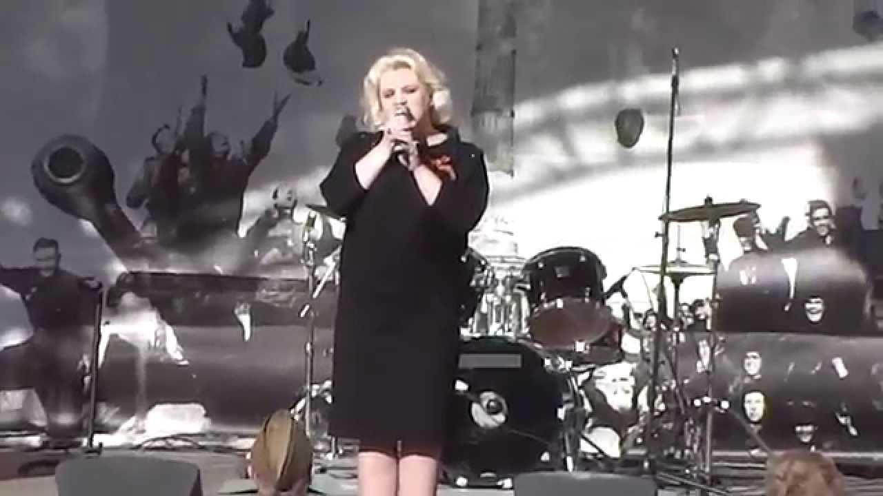 День Победы.9 мая.Людмила Бодрова(Концерт на Тверской) - YouTube