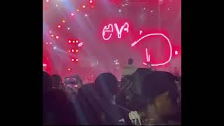 Burna boy abuses his fans at his Lagos concert on January first - “Na God go pun!sh una”