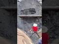 鉱石の流れを読む荷下ろし職人