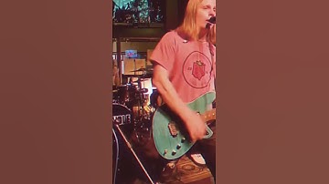 everyone loves when we cover Wonderwall…#90svibes #wonderwall #oasis #emo #poppunk #rockbands #ytube